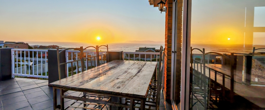 4 Bedroom Property for Sale in De Kelders Western Cape